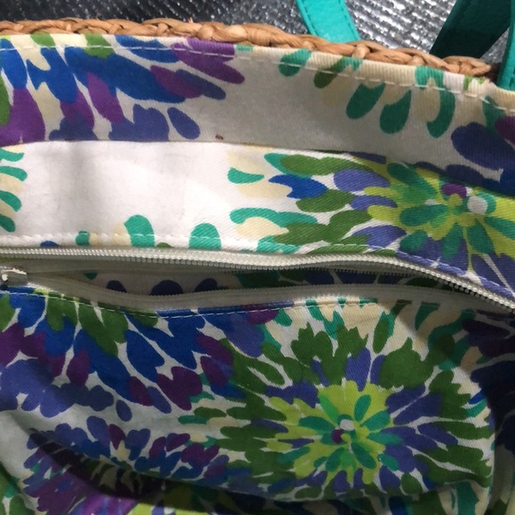 Straw Handbag/ Beach or Pool Bag with Flower Accent - Picture 3 of 8